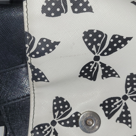 Off white & Black magnetic bow closure bag - Picture 5 of 8